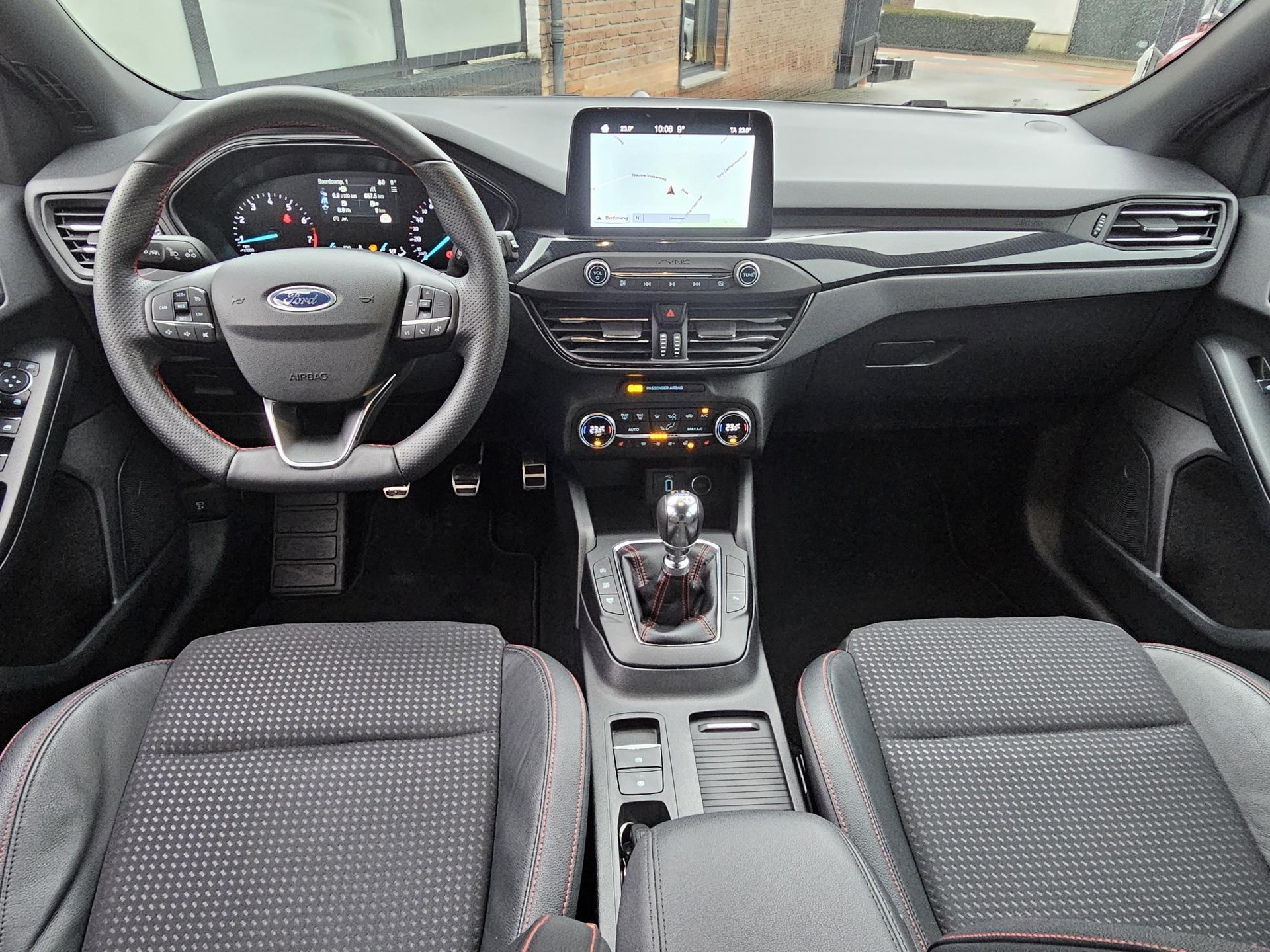 42640114-14.jpg